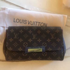 Classic tone colors favorite crossbody